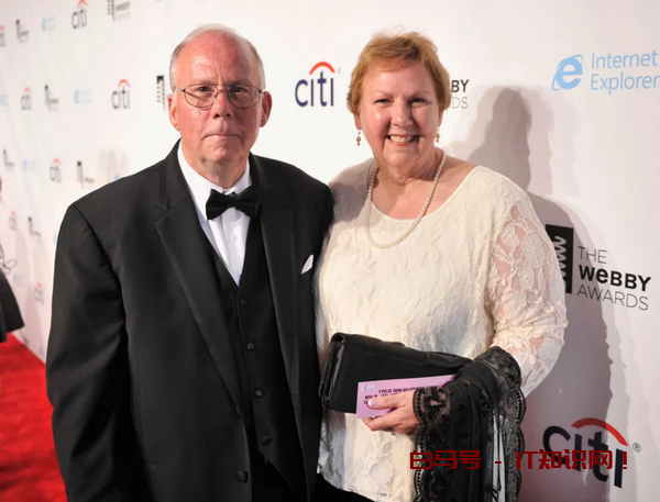 斯蒂芬·威尔海特和他的妻子凯瑟琳于 2013 年在纽约举行的第 17 届年度韦比颁奖典礼上